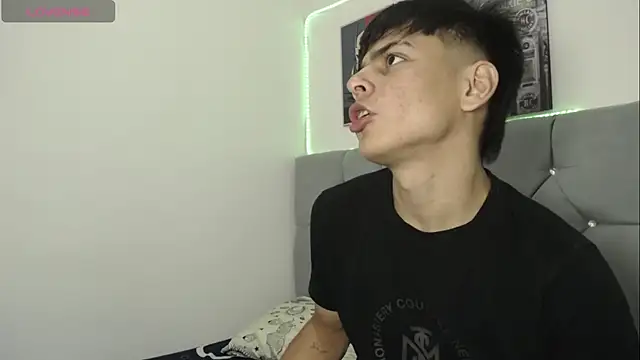 Snapshot of Loganjhonson19 chatting on January 2026 03:01:01 AM Loganjhonson19 online show from January 2026 03:01:01 AM