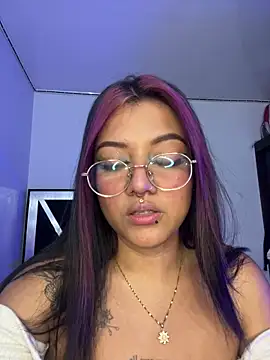 Snapshot of queen_of_you_heart chatting on January 2026 02:39:02 AM queen of you heart online show from January 2026 02:39:02 AM