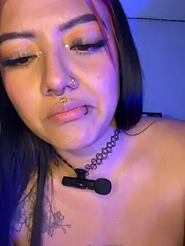 Snapshot of queen_of_you_heart chatting on February 2026 11:34:02 PM queen of you heart online show from February 2026 11:34:02 PM