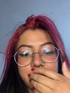 Snapshot of queen_of_you_heart chatting on February 2026 02:43:01 AM queen of you heart online show from February 2026 02:43:01 AM