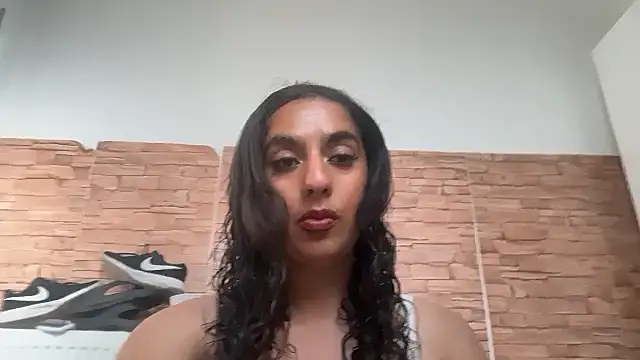 Snapshot of fayfay21@xh chatting on May 2026 05:21:01 PM fayfay21xh online show from May 2026 05:21:01 PM