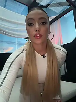 Snapshot of Ginevrafedez chatting on June 2026 11:18:02 PM Ginevrafedez online show from June 2026 11:18:02 PM