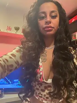 sweetxlayla online show from March 2026 02:02:02 PM