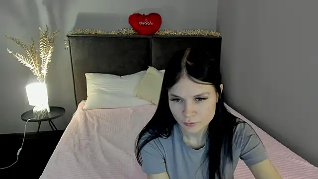 SkinyJoys online show from February 2026 01:57:02 AM