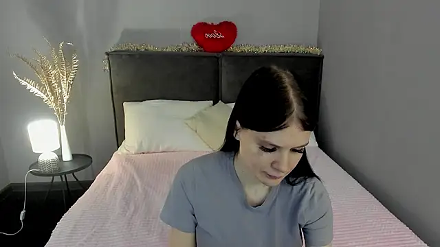 SkinyJoys online show from February 2026 01:38:01 AM