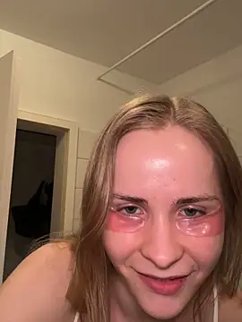 Snapshot of Sunny_Eve chatting on April 2026 07:33:02 PM Sunny Eve online show from April 2026 07:33:02 PM