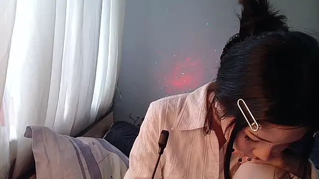 Snapshot of AprilOnilll chatting on January 2026 07:33:01 AM AprilOnilll online show from January 2026 07:33:01 AM