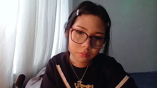 Snapshot of AprilOnilll chatting on January 2026 07:32:02 AM AprilOnilll online show from January 2026 07:32:02 AM