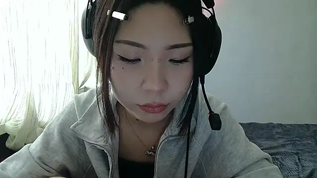 Snapshot of AprilOnilll chatting on January 2026 08:30:01 AM AprilOnilll online show from January 2026 08:30:01 AM