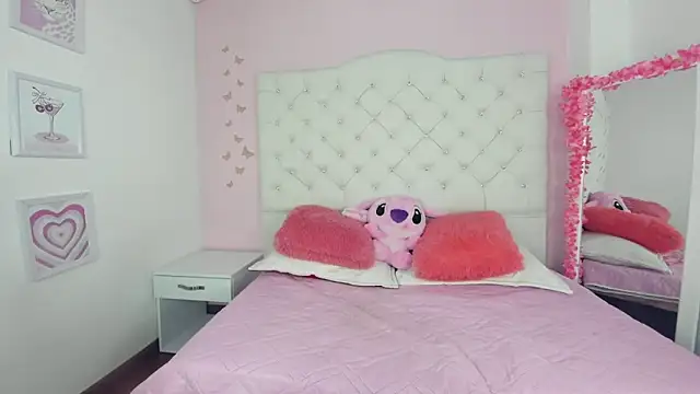 Clarita Hill online show from February 2026 07:18:01 PM