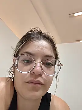 Snapshot of gisequeen chatting on February 2026 04:01:01 PM gisequeen online show from February 2026 04:01:01 PM