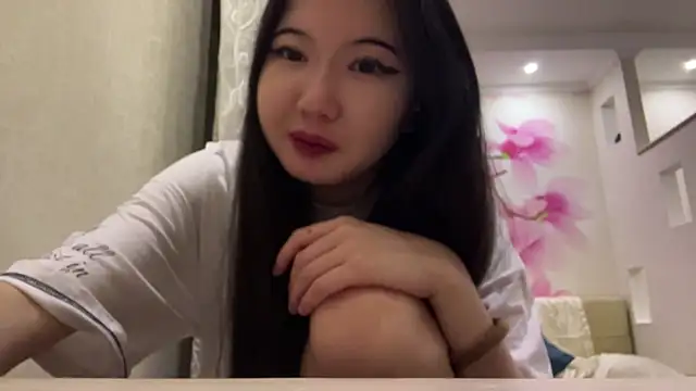 Snapshot of EriVibe chatting on January 2026 06:13:02 PM EriVibe online show from January 2026 06:13:02 PM