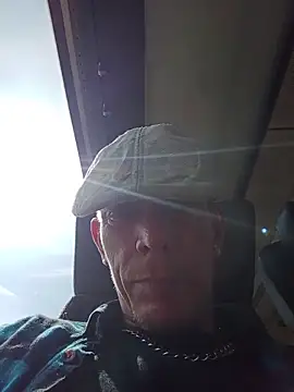 Snapshot of Der_Schoene_Penis chatting on April 2026 01:18:01 PM Der Schoene Penis online show from April 2026 01:18:01 PM