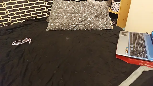 Snapshot of Spatgirl chatting on February 2026 11:22:01 PM Spatgirl online show from February 2026 11:22:01 PM