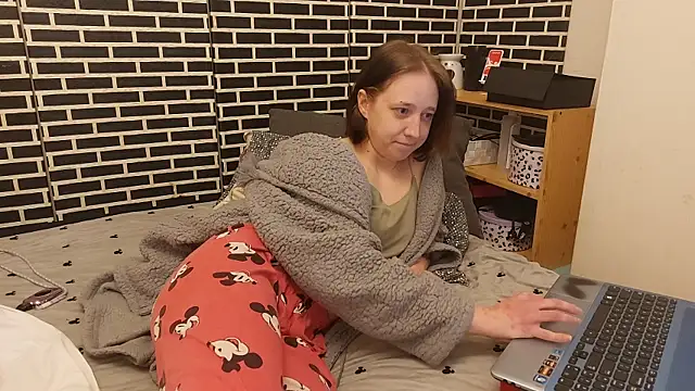 Snapshot of Spatgirl chatting on February 2026 09:22:02 PM Spatgirl online show from February 2026 09:22:02 PM