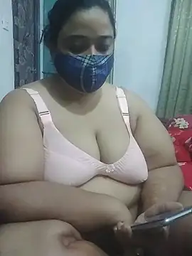Snapshot of momo_loves chatting on May 2026 02:34:01 PM momo loves online show from May 2026 02:34:01 PM