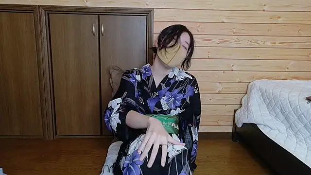 Snapshot of minami_room chatting on June 2026 05:12:01 AM minami room online show from June 2026 05:12:01 AM