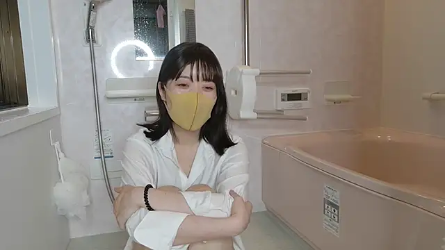 Snapshot of minami_room chatting on June 2026 04:46:02 AM minami room online show from June 2026 04:46:02 AM
