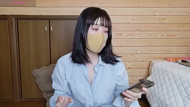 Snapshot of minami_room chatting on June 2026 01:36:02 AM minami room online show from June 2026 01:36:02 AM