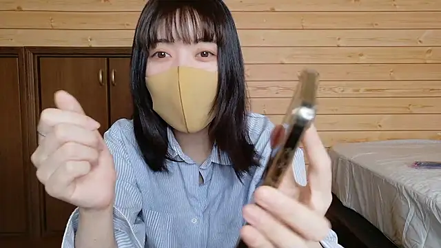 Snapshot of minami_room chatting on June 2026 05:34:01 AM minami room online show from June 2026 05:34:01 AM