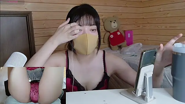 Snapshot of minami_room chatting on August 2026 06:01:02 AM minami room online show from August 2026 06:01:02 AM