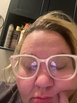 Snapshot of chunkybitch chatting on January 2025 03:32:02 AM chunkybitch online show from January 2025 03:32:02 AM