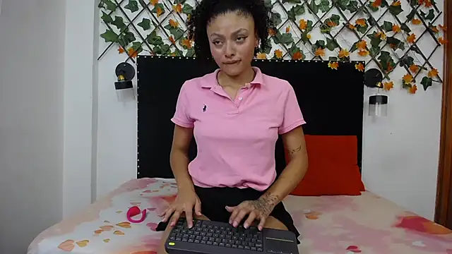 vsamanthaper1 online show from April 2026 07:30:02 PM