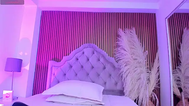 Violett hott  online show from March 2026 12:23:01 PM