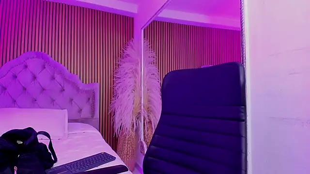 Violett hott  online show from March 2026 12:32:01 PM