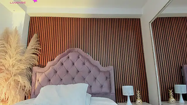 Violett hott  online show from March 2026 12:43:02 PM