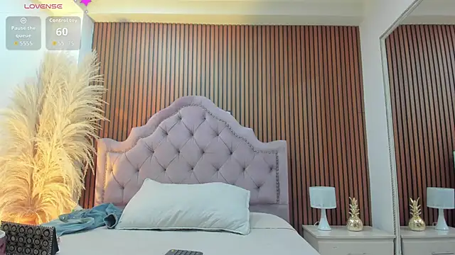 Violett hott  online show from March 2026 12:44:02 PM