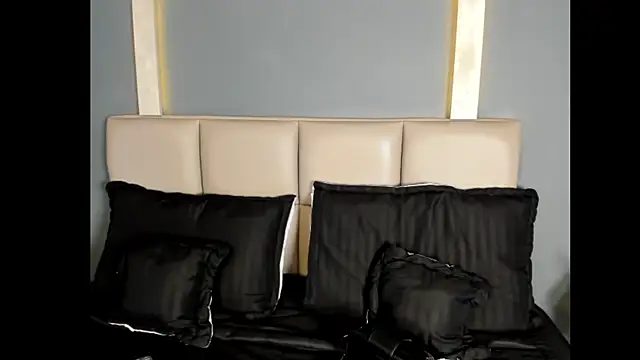 Snapshot of ChloeVixen chatting on January 2026 07:05:02 PM ChloeVixen online show from January 2026 07:05:02 PM