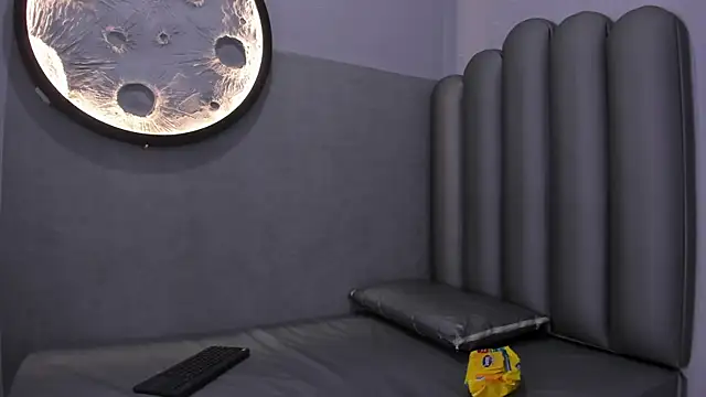 Snapshot of Luna__02 chatting on February 2026 12:01:02 PM Luna 02 online show from February 2026 12:01:02 PM