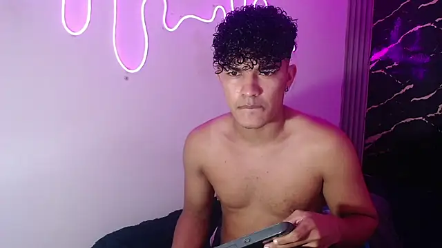 Snapshot of jamescurly00 chatting on February 2026 05:26:01 AM jamescurly00 online show from February 2026 05:26:01 AM