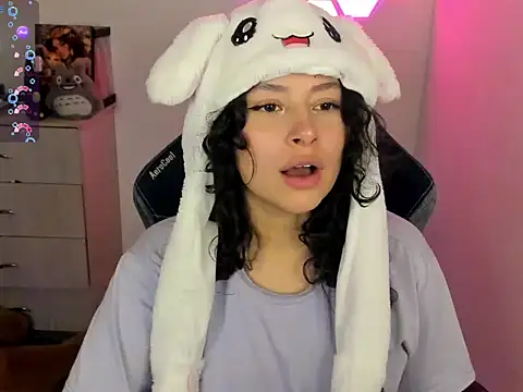 emillyaqua online show from February 2026 09:58:01 PM