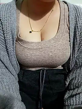 Snapshot of Tulip_Giang chatting on January 2026 03:39:01 PM Tulip Giang online show from January 2026 03:39:01 PM