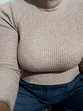 Snapshot of Tulip_Giang chatting on January 2026 04:23:02 PM Tulip Giang online show from January 2026 04:23:02 PM