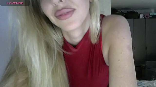 Snapshot of LizaSweetyq chatting on April 2026 12:10:02 PM LizaSweetyq online show from April 2026 12:10:02 PM