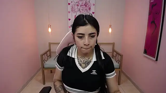 Snapshot of Adri_gomez_x chatting on February 2026 01:22:01 PM Adri gomez x online show from February 2026 01:22:01 PM