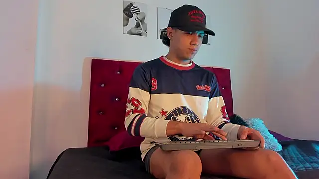 Snapshot of Liamsubtle01 chatting on February 2026 11:07:01 AM Liamsubtle01 online show from February 2026 11:07:01 AM