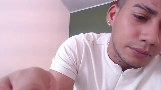 Snapshot of Ryder_stone_ chatting on January 2026 07:39:02 PM Ryder stone online show from January 2026 07:39:02 PM