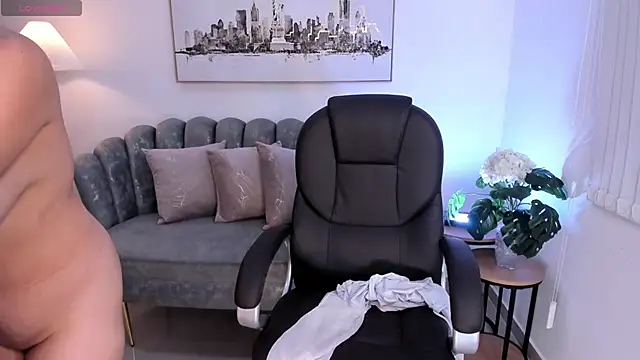 Snapshot of thiara_scarlet_ chatting on February 2026 08:18:02 PM thiara scarlet online show from February 2026 08:18:02 PM