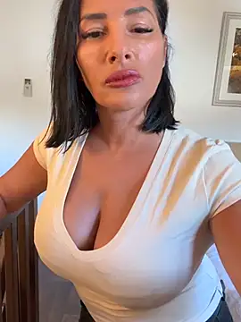 Maya-www online show from April 2026 03:00:01 PM