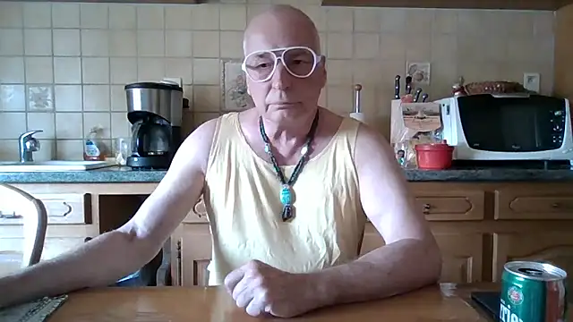 Snapshot of Helinetrav chatting on June 2026 08:09:02 AM Helinetrav online show from June 2026 08:09:02 AM