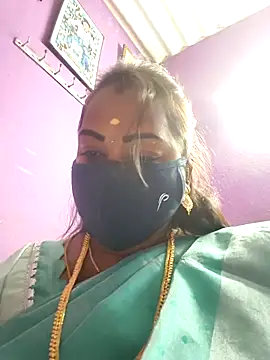 Snapshot of Tamil_Hot_Priya chatting on January 2026 07:13:01 AM Tamil Hot Priya online show from January 2026 07:13:01 AM