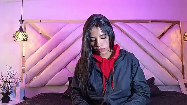 zoevg online show from March 2026 12:43:02 PM