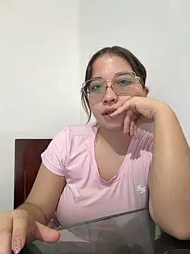 Snapshot of AliciaWhite_nt chatting on June 2026 04:49:02 PM AliciaWhite nt online show from June 2026 04:49:02 PM
