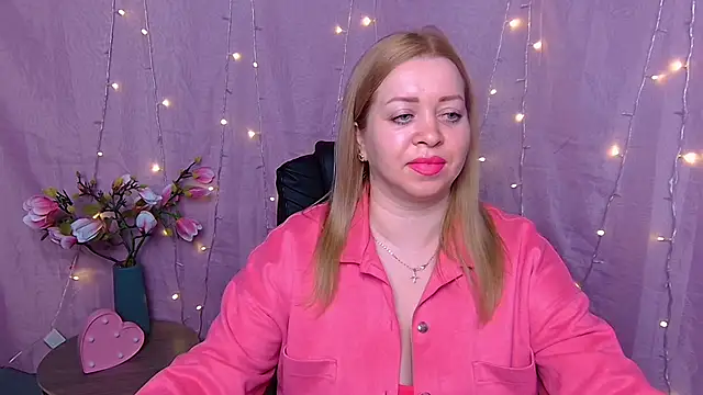 Snapshot of OliviaVerr chatting on February 2026 01:54:01 PM OliviaVerr online show from February 2026 01:54:01 PM