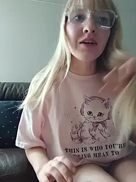 Snapshot of BunnySnowFlake chatting on April 2026 08:42:02 PM BunnySnowFlake online show from April 2026 08:42:02 PM