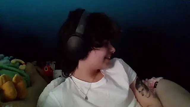 quwuinnie333 online show from January 2026 03:11:02 AM